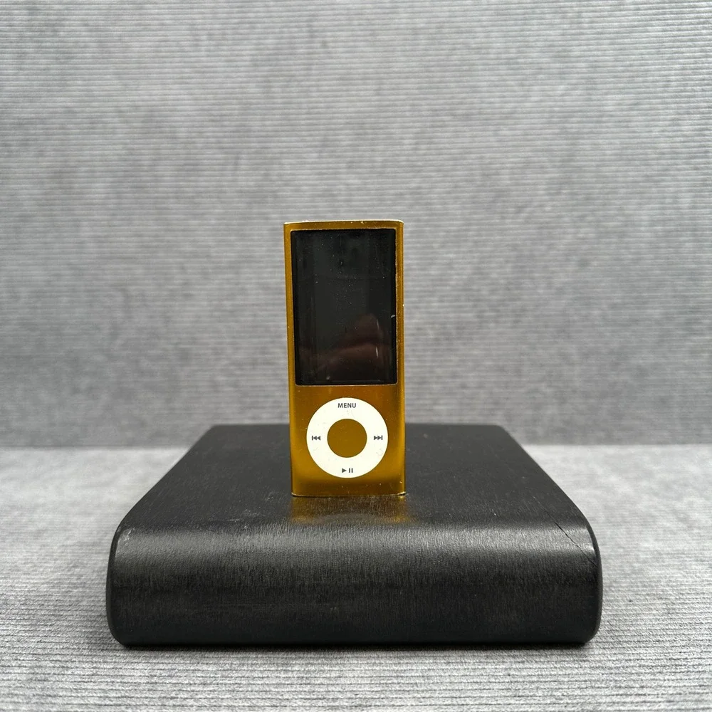Apple iPod Nano 5th Generation 8GB Yellow A1320 Video Camera MP3 Player